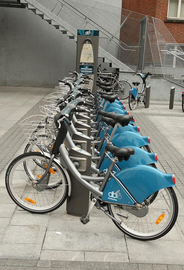 <a><img class="size-large wp-image-1782920" title="Snapshot of Dublin, Dublin Bike" src="https://www.theepochtimes.com/assets/uploads/2015/09/Dublin_bikes_91933074.jpg" alt="Dublin Bike" width="401" height="590"/></a>