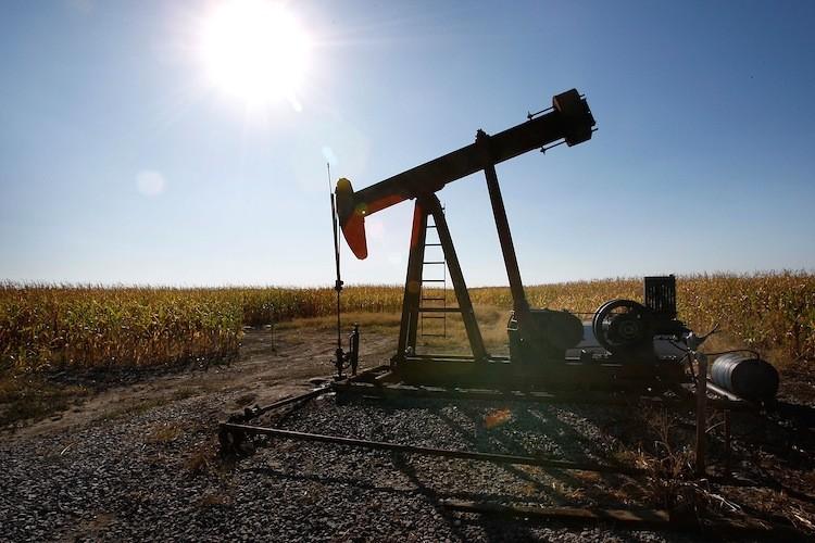<a><img src="https://www.theepochtimes.com/assets/uploads/2015/09/E15_83140598.jpg" alt="An oil well sits in the middle of a corn field in Illinois, a top ethanol-producing state, in this file photo. Consumer complaints of engine damage caused by the gasoline/ethanol blend E15 have prompted a bill calling for more independent testing. (Scott Olson/Getty Images)" title="An oil well sits in the middle of a corn field in Illinois, a top ethanol-producing state, in this file photo. Consumer complaints of engine damage caused by the gasoline/ethanol blend E15 have prompted a bill calling for more independent testing. (Scott Olson/Getty Images)" width="575" class="size-medium wp-image-1795682"/></a>