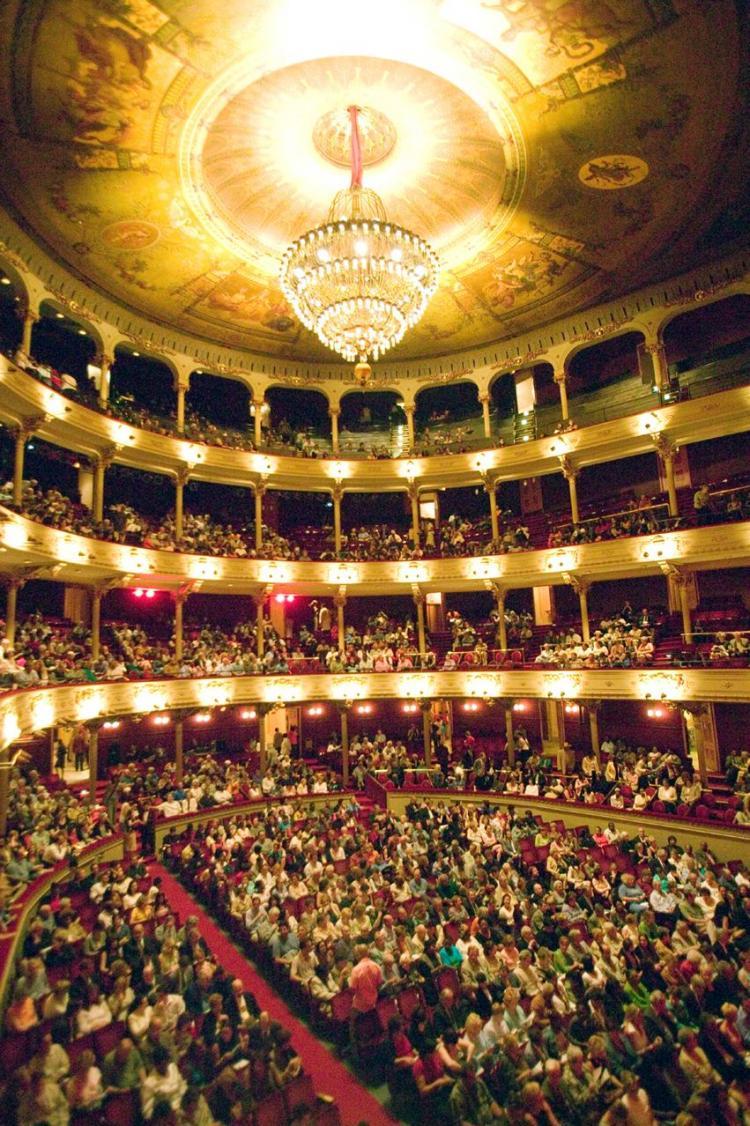 <a><img src="https://www.theepochtimes.com/assets/uploads/2015/09/EDITEDacademyinterior.jpg" alt="The inside of the Academy of Music in Philadelphia, the oldest opera house in the United States. (Nick Kelsh )" title="The inside of the Academy of Music in Philadelphia, the oldest opera house in the United States. (Nick Kelsh )" width="320" class="size-medium wp-image-1824588"/></a>