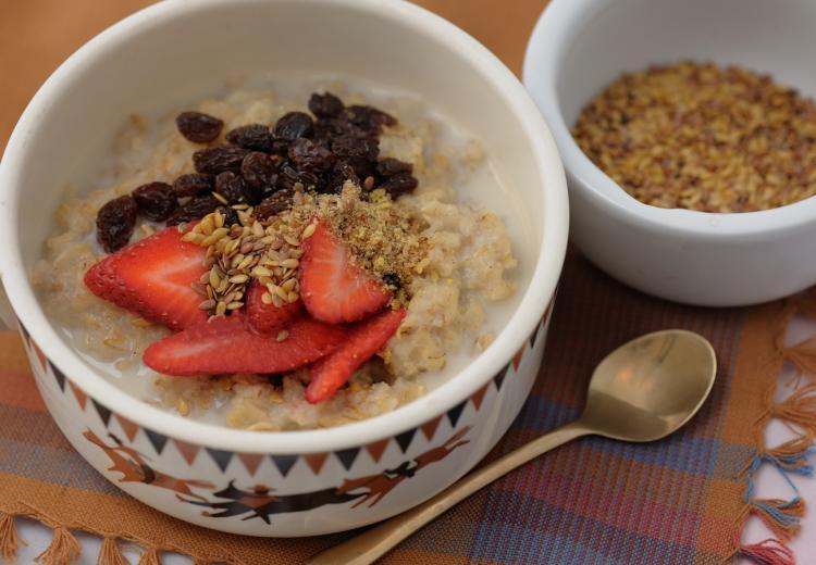 <a><img src="https://www.theepochtimes.com/assets/uploads/2015/09/Flaxseed.jpg" alt="FLAXSEED: This nutritious seed can be eaten in a number of different ways, such as sprinkled on hot cereal or blended with smoothies. (Cat Rooney/The Epoch Times)" title="FLAXSEED: This nutritious seed can be eaten in a number of different ways, such as sprinkled on hot cereal or blended with smoothies. (Cat Rooney/The Epoch Times)" width="320" class="size-medium wp-image-1820293"/></a>