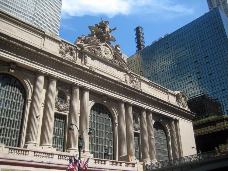 <a><img src="https://www.theepochtimes.com/assets/uploads/2015/09/GC.jpg" alt="GRAND INDEED: The south facade of Grand Central Terminal along 42nd St. is a splendid example of the Beaux-Art classical architectural style. (Helena Zhu The Epoch Times)" title="GRAND INDEED: The south facade of Grand Central Terminal along 42nd St. is a splendid example of the Beaux-Art classical architectural style. (Helena Zhu The Epoch Times)" width="320" class="size-medium wp-image-1833810"/></a>
