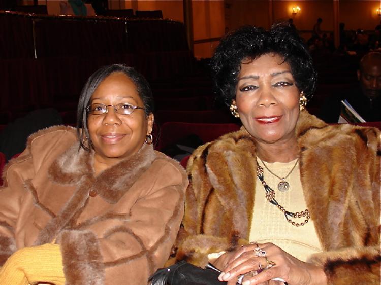 <a><img src="https://www.theepochtimes.com/assets/uploads/2015/09/GospelSinger-KayFrancisBarksdaleDianaDouglasTrafficManager.jpg" alt="Gospel singer Kay Barksdale with her friend, Diana Douglas. (The Epoch Times)" title="Gospel singer Kay Barksdale with her friend, Diana Douglas. (The Epoch Times)" width="320" class="size-medium wp-image-1822394"/></a>