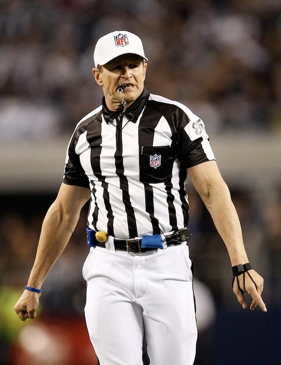 <a><img class="wp-image-1781317" title="Philadelphia Eagles v Dallas Cowboys - Wild Card Round" src="https://www.theepochtimes.com/assets/uploads/2015/09/Hochuli95681632.jpg" alt="Philadelphia Eagles v Dallas Cowboys - Wild Card Round" width="272" height="354"/></a>