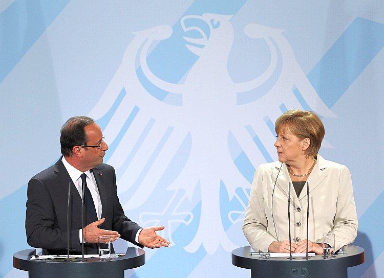 <a><img class="size-large wp-image-1787220" title="French President Francois Hollande (L) and German Chancellor Angela Merkel" src="https://www.theepochtimes.com/assets/uploads/2015/09/Hollande144535023.jpg" alt="French President Francois Hollande (L) and German Chancellor Angela Merkel" width="590" height="427"/></a>