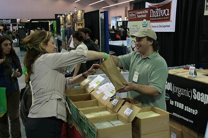 <a><img class="size-large wp-image-1788534" title="A visitor attending the NYC Green Festival at the Javits Center" src="https://www.theepochtimes.com/assets/uploads/2015/09/IMG_0826.jpg" alt="" width="590" height="392"/></a>