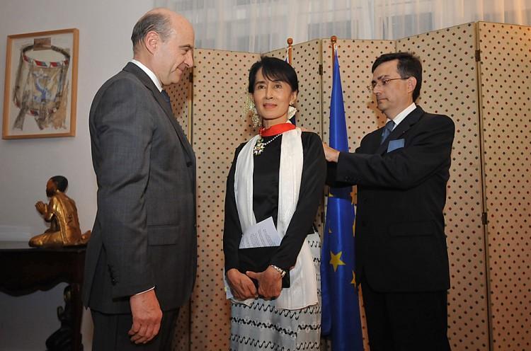 <a><img class="size-large wp-image-1793333" src="https://www.theepochtimes.com/assets/uploads/2015/09/JUPPE-137058015.jpg" alt="" width="590" height="390"/></a>