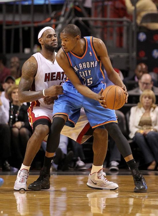<a><img class="wp-image-1786300" title="Oklahoma City Thunder v Miami Heat" src="https://www.theepochtimes.com/assets/uploads/2015/09/JamesDurant110245221.jpg" alt="Oklahoma City Thunder v Miami Heat" width="302" height="413"/></a>