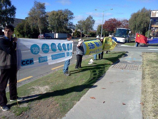 <a><img class="size-medium wp-image-1789093" title="Jia Qinglin visits Christchurch" src="https://www.theepochtimes.com/assets/uploads/2015/09/Jia-Qinglin-visits-Christchurch2.jpg" alt="" width="350" height="262"/></a>