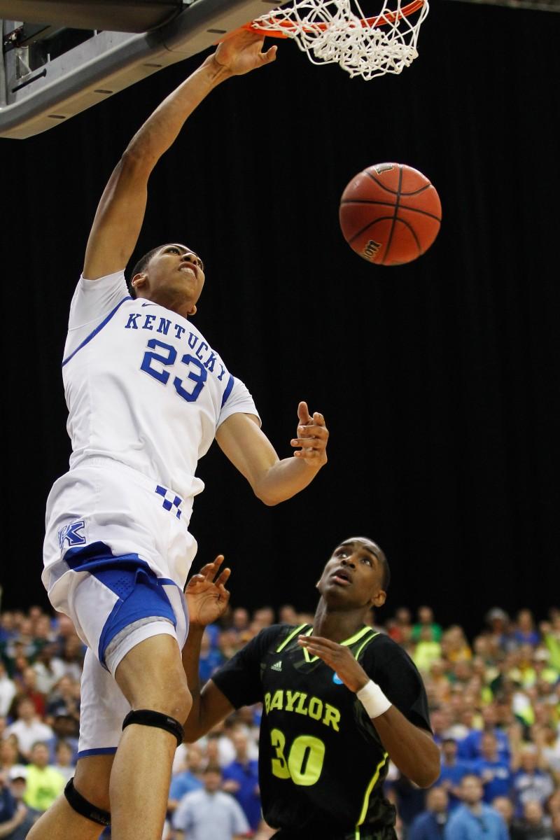 <a><img class="size-large wp-image-1790002" title="NCAA Basketball Tournament - Baylor v Kentucky" src="https://www.theepochtimes.com/assets/uploads/2015/09/Kentucky141889579.jpg" alt="" width="393" height="590"/></a>