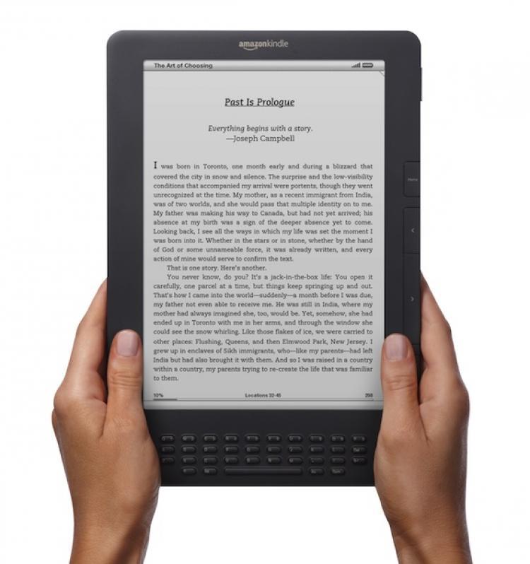 <a><img src="https://www.theepochtimes.com/assets/uploads/2015/09/KindleHands.jpg" alt="The Kindle DX (graphite) Wireless 3G. (Courtesy of Amazon.com)" title="The Kindle DX (graphite) Wireless 3G. (Courtesy of Amazon.com)" width="320" class="size-medium wp-image-1816840"/></a>