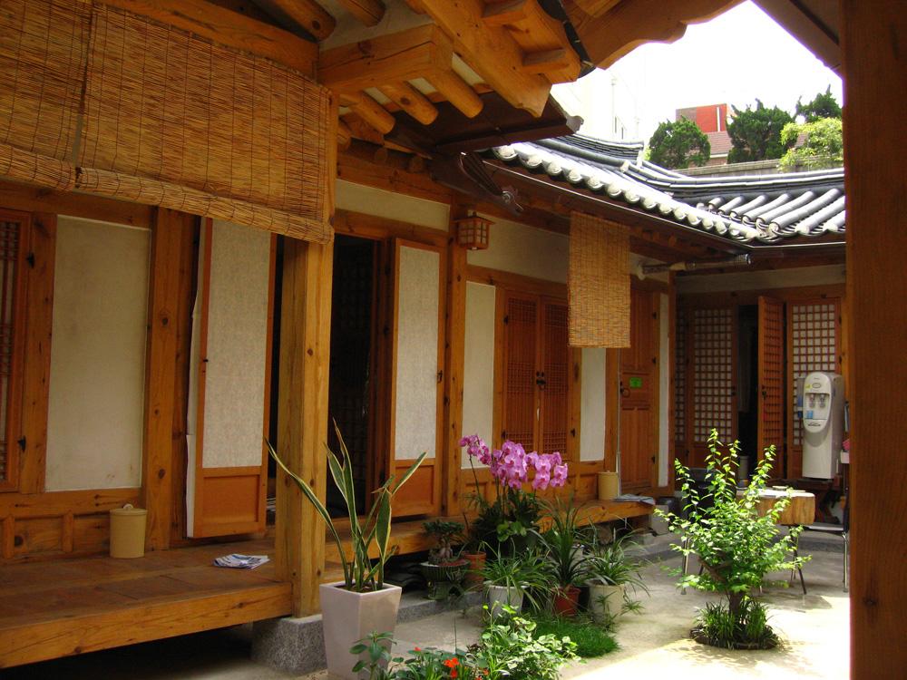 <a><img src="https://www.theepochtimes.com/assets/uploads/2015/09/LIVhanok.jpg.jpg" alt=" (Bruce Scott)" title=" (Bruce Scott)" width="320" class="size-medium wp-image-1831984"/></a>