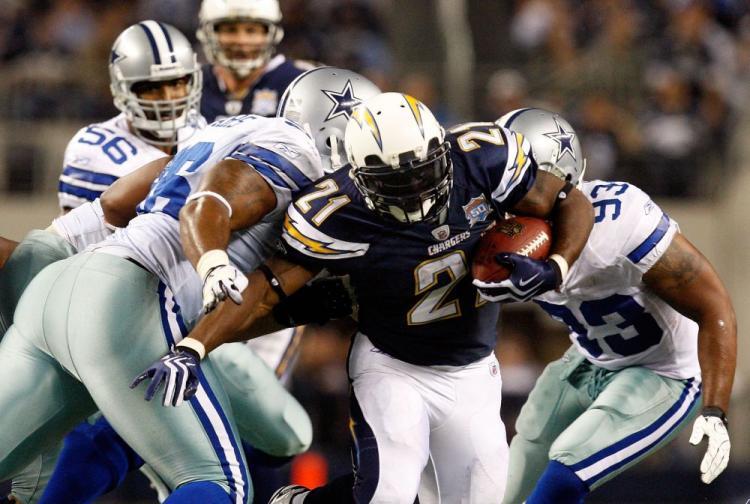 <a><img src="https://www.theepochtimes.com/assets/uploads/2015/09/LT.jpg" alt="LaDainian Tomlinson blasts through Dallas defense at Cowboys Stadium on Sunday. (Ronald Martinez/Getty Images)" title="LaDainian Tomlinson blasts through Dallas defense at Cowboys Stadium on Sunday. (Ronald Martinez/Getty Images)" width="320" class="size-medium wp-image-1824736"/></a>