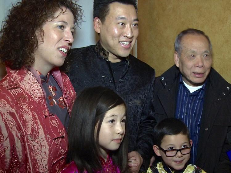 <a><img class="size-large wp-image-1771429" title="LauFamily01" src="https://www.theepochtimes.com/assets/uploads/2015/09/LauFamily01.jpg" alt="" width="590" height="441"/></a>