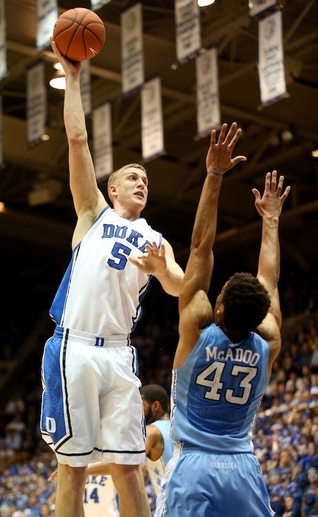 <a><img class="size-large wp-image-1768682" title="North Carolina v Duke" src="https://www.theepochtimes.com/assets/uploads/2015/09/MPlumlee161640563.jpg" alt="North Carolina v Duke" width="363" height="590"/></a>