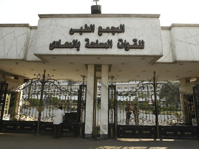 <a><img class="size-full wp-image-1785914" title="Police officers and military police stand guard at the Maadi military hospital, where ousted President Hosni Mubarak is being treated, on the outskirts of Cairo of June 20. (Mohammed Abed/AFP/GettyImages)" src="https://www.theepochtimes.com/assets/uploads/2015/09/Maadi146573458.jpg" alt="" width="666" height="500"/></a>