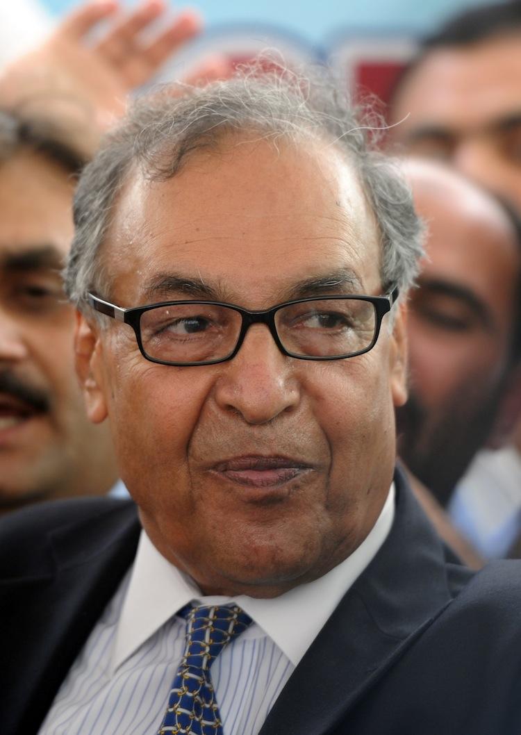 <a><img class=" wp-image-1785846 " title=" Makhdoom Shahabuddin, the nominated candidate for prime minister by Pakistani President Asif Ali Zardari, talks to journalists after submitting his nomination papers at the Parliament House in Islamabad on June 21. (Aamir Qureshi/AFP/GettyImages)" src="https://www.theepochtimes.com/assets/uploads/2015/09/Makhdoom146624003.jpg" alt="" width="310" height="435"/></a>