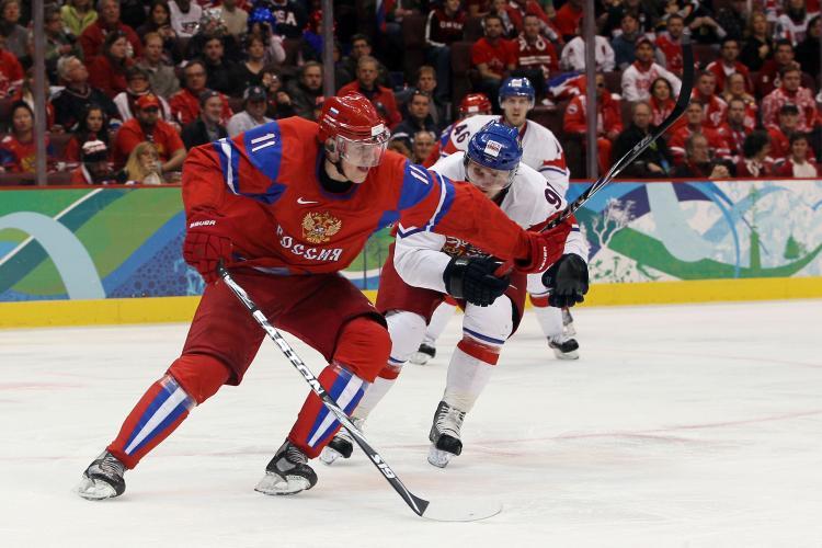 <a><img src="https://www.theepochtimes.com/assets/uploads/2015/09/Malkin296930626.jpg" alt="TWO-GOAL HERO: Evgeni Malkin fends off Czech Martin Erat in the Group B finale on Sunday. (Bruce Bennett/Getty Images)" title="TWO-GOAL HERO: Evgeni Malkin fends off Czech Martin Erat in the Group B finale on Sunday. (Bruce Bennett/Getty Images)" width="320" class="size-medium wp-image-1822810"/></a>