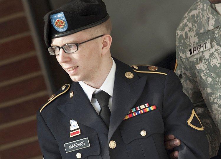 <a><img class="size-large wp-image-1790488" src="https://www.theepochtimes.com/assets/uploads/2015/09/Manning_141394207.jpg" alt="Pfc. Bradley Manning" width="590" height="425"/></a>