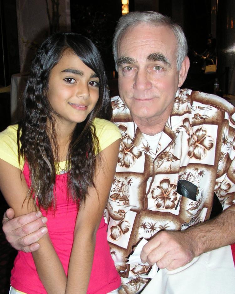 <a><img src="https://www.theepochtimes.com/assets/uploads/2015/09/MikeCozy.jpg" alt="Mike Cozy with his daughter, Mary. (The Epoch Times)" title="Mike Cozy with his daughter, Mary. (The Epoch Times)" width="320" class="size-medium wp-image-1831963"/></a>