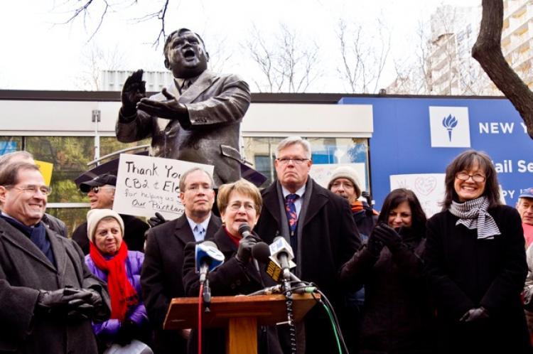 <a><img class="size-medium wp-image-1811267" title="(L-R) Rep. Jerrold Nadler, Manhattan Borough President Scott Stringer, state Sen. Thomas Duane, activist Terri Cude, Community Board 2 chair Jo Hamilton, and state Assemblywoman Deborah Glick (C). (Phoebe Zheng/The Epoch Times)" src="https://www.theepochtimes.com/assets/uploads/2015/09/NYU+Park-0701.jpg" alt="(L-R) Rep. Jerrold Nadler, Manhattan Borough President Scott Stringer, state Sen. Thomas Duane, activist Terri Cude, Community Board 2 chair Jo Hamilton, and state Assemblywoman Deborah Glick (C). (Phoebe Zheng/The Epoch Times)" width="320"/></a>