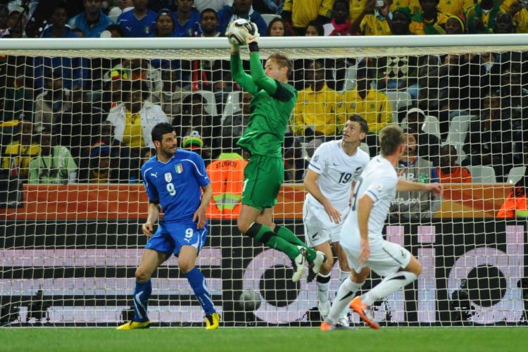 <a><img src="https://www.theepochtimes.com/assets/uploads/2015/09/NZ102249437.jpg" alt="New Zealand goalkeeper Mark Paston plucks one out of the air. (Christophe Simon/AFP/Getty Images)" title="New Zealand goalkeeper Mark Paston plucks one out of the air. (Christophe Simon/AFP/Getty Images)" width="320" class="size-medium wp-image-1818421"/></a>