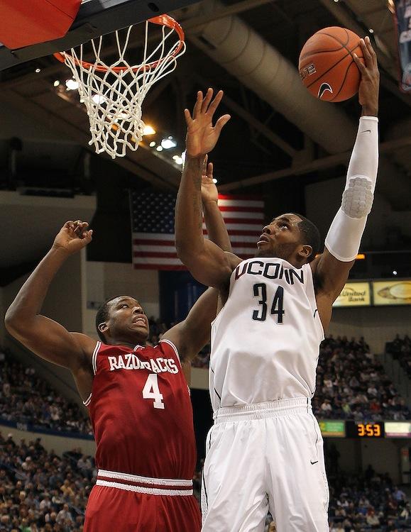 <a><img class="size-large wp-image-1788812" title="Arkansas v Connecticut" src="https://www.theepochtimes.com/assets/uploads/2015/09/Oriakhi134709313.jpg" alt="Arkansas v Connecticut" width="319" height="413"/></a>