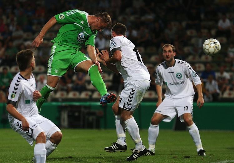 <a><img class="size-large wp-image-1783106" title="FC Schoenberg 95 v VfL Wolfsburg - DFB Cup" src="https://www.theepochtimes.com/assets/uploads/2015/09/POTWSoccer150456234.jpg" alt="FC Schoenberg 95 v VfL Wolfsburg - DFB Cup" width="590" height="412"/></a>