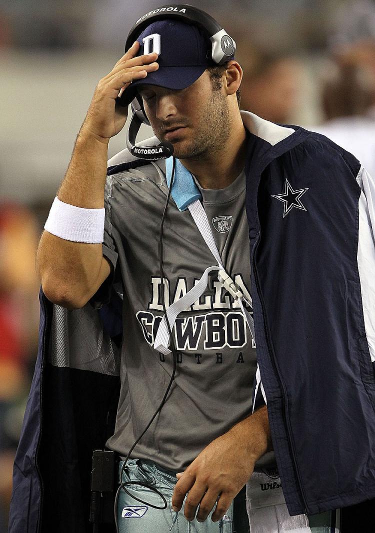 <a><img src="https://www.theepochtimes.com/assets/uploads/2015/09/Rohmoh106050522.jpg" alt="Tony Romo stands on the sidelines with his arm in a sling after breaking his collarbone during the Dallas Cowboys-New York Giants Monday night game. (Ronald Martinez/Getty Images)" title="Tony Romo stands on the sidelines with his arm in a sling after breaking his collarbone during the Dallas Cowboys-New York Giants Monday night game. (Ronald Martinez/Getty Images)" width="320" class="size-medium wp-image-1813075"/></a>