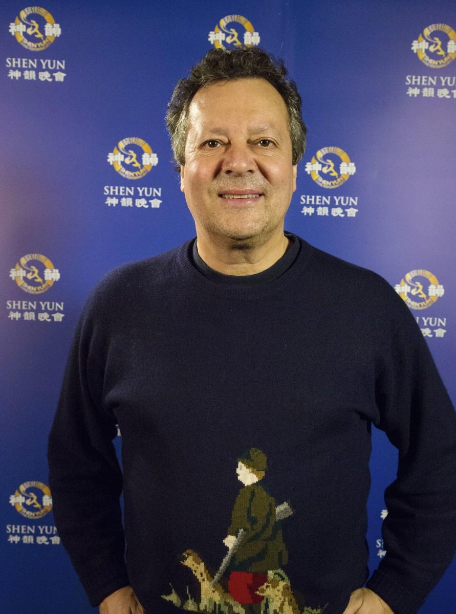 <a><img class="wp-image-1769265" title="SIGROSS_NTDTV_Nigel_Fenner-Fownes_0903_745_02" src="https://www.theepochtimes.com/assets/uploads/2015/09/SIGROSS_NTDTV_Nigel_Fenner-Fownes_0903_745_02.jpg" alt="Mr. Fenner-Fownes at Shen Yun" width="350" height="472"/></a>