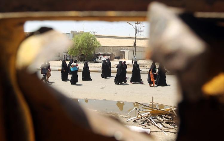 <a><img class="size-full wp-image-1786217" title="Iraqi Shiite pilgrims heading to Kadhimiya walk past the site of a roadside bomb in Baghdad's Karrada district on June 13, as a wave of bombings and shootings rocked Iraq during a major Shiite religious commemoration, killing scores of people and wounding dozens more. (Ahmad Al-Rubaye/AFP/GettyImages)" src="https://www.theepochtimes.com/assets/uploads/2015/09/Shiaa146243628.jpg" alt="" width="750" height="472"/></a>