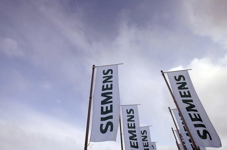 <a><img class="wp-image-1782283" title="In 2008 Siemens pleaded guilty to bribing public officials in cases brought against the company in the U.S. and in Germany. The company had to pay fines of US $ 1.6 billion. (Johannes Simon/Getty Images) " src="https://www.theepochtimes.com/assets/uploads/2015/09/Siemens_73101892.jpg" alt="" width="750" height="498"/></a>