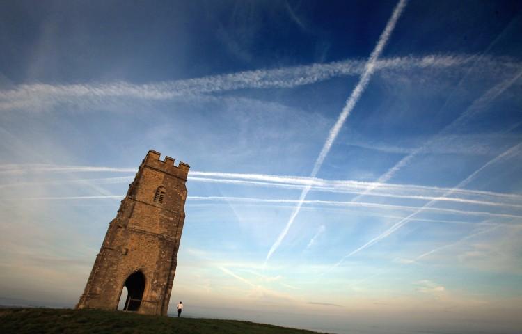 <a><img class="size-large wp-image-1775471" src="https://www.theepochtimes.com/assets/uploads/2015/09/Sky.jpg" alt="A woman looks up at the mass of contrails left by a jet aircraft crossing the sky above St. Michael's Tower near Glastonbury, England. (Photo by Matt Cardy/Getty Images) " width="590" height="378"/></a>