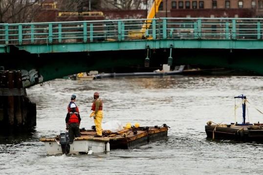<a><img class="size-medium wp-image-1795166" title="Brooklyn's Infamous Gowanus Canal Given Superfund Status By EPA" src="https://www.theepochtimes.com/assets/uploads/2015/09/Spencer-Platt_121111_Gowanus-Canal.jpg" alt="" width="350" height="232"/></a>