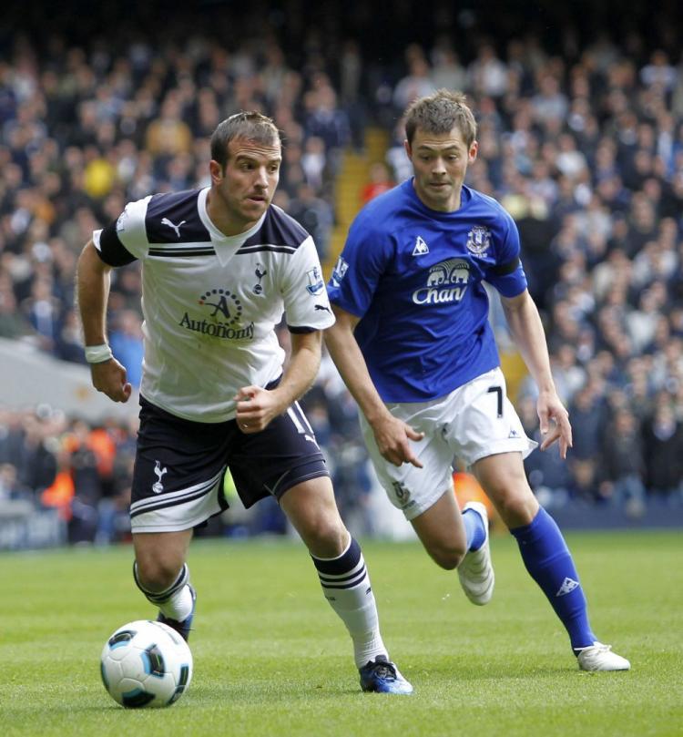 <a><img src="https://www.theepochtimes.com/assets/uploads/2015/09/SpursEverton105975995.jpg" alt="Tottenham's Rafael Van der Vaart and Everton's Diniyar Bilyaletdinov do battle at White Hart Lane in North London on Saturday. (Ian Kington/AFP/Getty Images)" title="Tottenham's Rafael Van der Vaart and Everton's Diniyar Bilyaletdinov do battle at White Hart Lane in North London on Saturday. (Ian Kington/AFP/Getty Images)" width="320" class="size-medium wp-image-1813168"/></a>