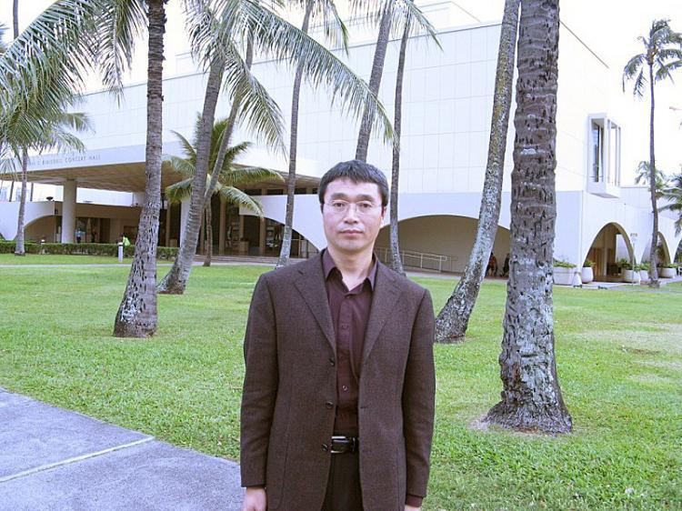 <a><img src="https://www.theepochtimes.com/assets/uploads/2015/09/SunYanjunxxxx.jpg" alt="San Yanjun fears for his family. (The Epoch Times)" title="San Yanjun fears for his family. (The Epoch Times)" width="320" class="size-medium wp-image-1828779"/></a>