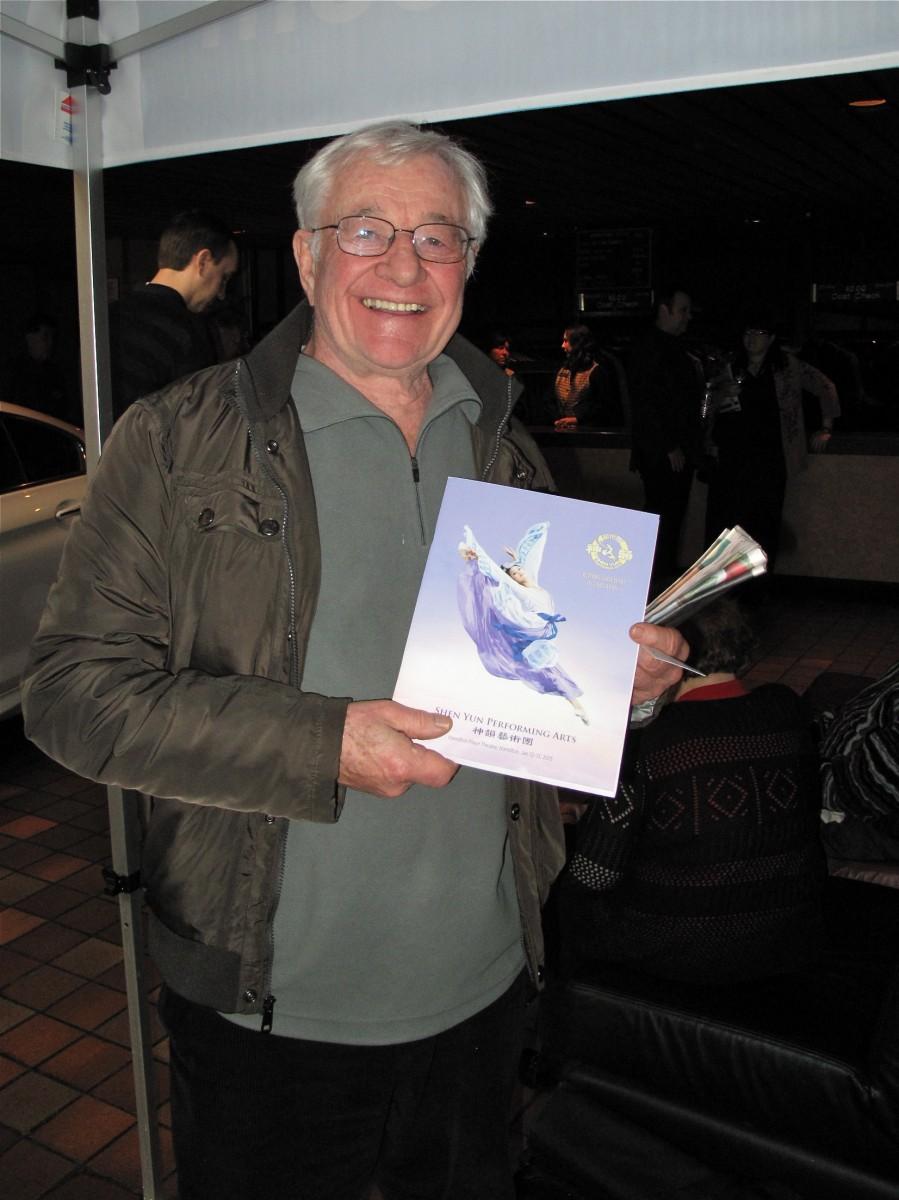 <a><img class="wp-image-1772174" title="Sutherland" src="https://www.theepochtimes.com/assets/uploads/2015/09/Sutherland.jpg" alt="Tom Sutherland poses for a photo with the Shen Yun" width="354" height="472"/></a>