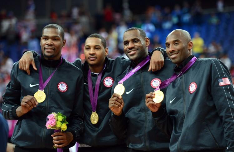 <a><img class="size-large wp-image-1783451" title="(From L) US gold medalists Kevin Durant," src="https://www.theepochtimes.com/assets/uploads/2015/09/TeamUSA150217352.jpg" alt="" width="590" height="383"/></a>