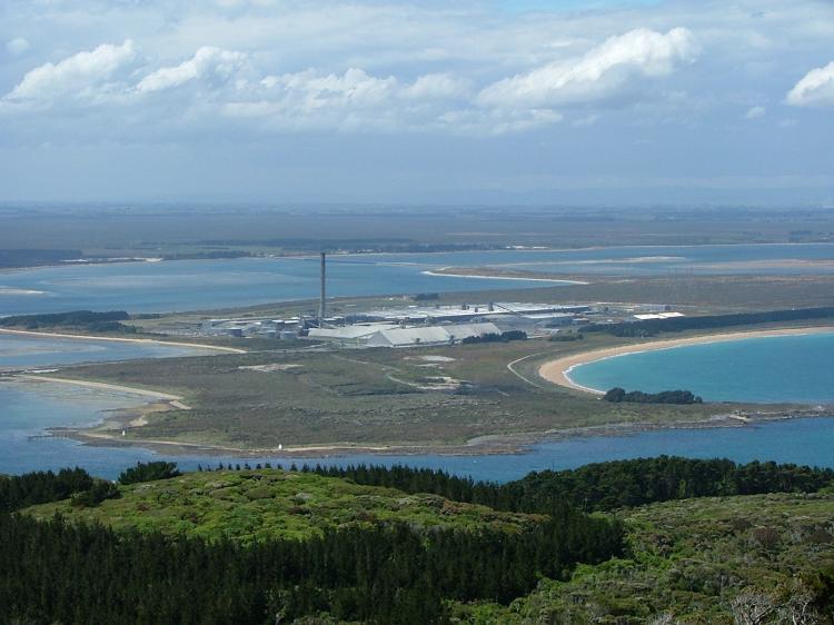 <a><img src="https://www.theepochtimes.com/assets/uploads/2015/09/Tiwai_Point_Aluminium_Smelter.jpg" alt="Rio Tinto of the Tiwai Aluminuim smelter are not ruling out moving operations overseas if the Emissions Trading Scheme proves too costly in NZ. (Wikimedia Commons)" title="Rio Tinto of the Tiwai Aluminuim smelter are not ruling out moving operations overseas if the Emissions Trading Scheme proves too costly in NZ. (Wikimedia Commons)" width="320" class="size-medium wp-image-1833536"/></a>
