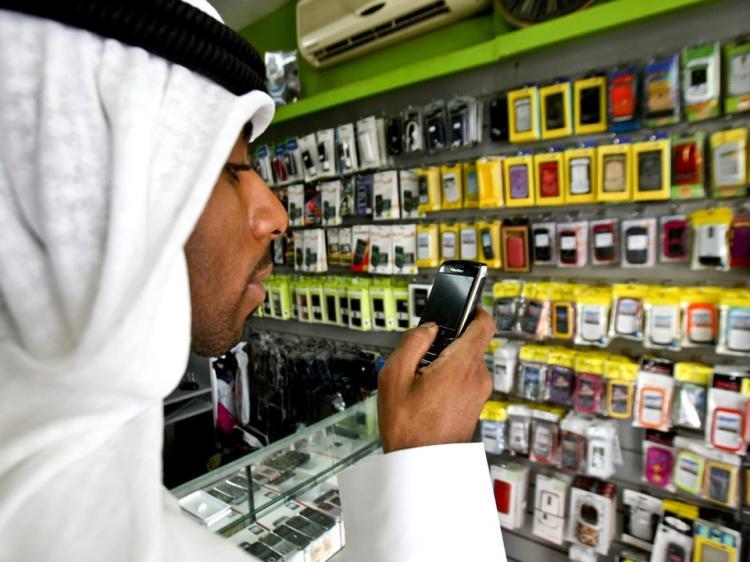 <a><img src="https://www.theepochtimes.com/assets/uploads/2015/09/UAE-103186657-WEB.jpg" alt="A man looks at a BlackBerry mobile phone in a store in Dubai. Following a ban on key BlackBerry services telecom companies in the United Arab Emirates are now planning to give affected customers an iPhone instead. (-/AFP/Getty Images)" title="A man looks at a BlackBerry mobile phone in a store in Dubai. Following a ban on key BlackBerry services telecom companies in the United Arab Emirates are now planning to give affected customers an iPhone instead. (-/AFP/Getty Images)" width="320" class="size-medium wp-image-1816646"/></a>
