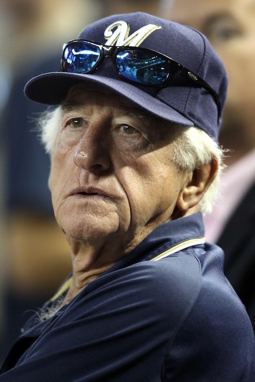 <a><img class="size-large wp-image-1789011" title="Milwaukee Brewers v Arizona Diamondbacks - Game 3" src="https://www.theepochtimes.com/assets/uploads/2015/09/Uecker1279951352.jpg" alt="Milwaukee Brewers v Arizona Diamondbacks - Game 3" width="236" height="354"/></a>