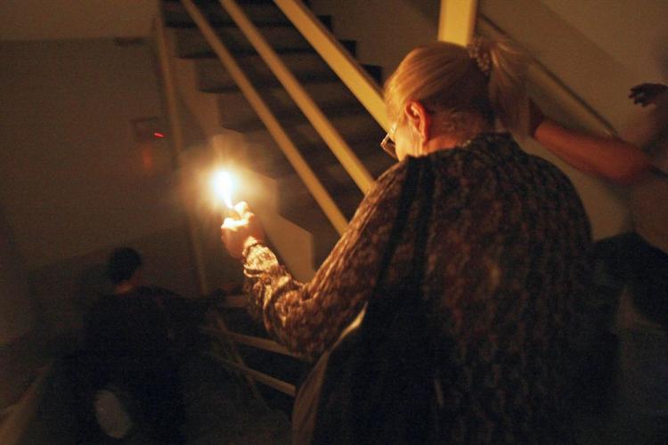 <a><img src="https://www.theepochtimes.com/assets/uploads/2015/09/VENEZUELA-C.jpg" alt="A woman walks downstairs with a lighter inside a public building in downtown Caracas on April 29, 2008 during a power cut.  (Juan Barreto/AFP/Getty Images)" title="A woman walks downstairs with a lighter inside a public building in downtown Caracas on April 29, 2008 during a power cut.  (Juan Barreto/AFP/Getty Images)" width="320" class="size-medium wp-image-1823182"/></a>