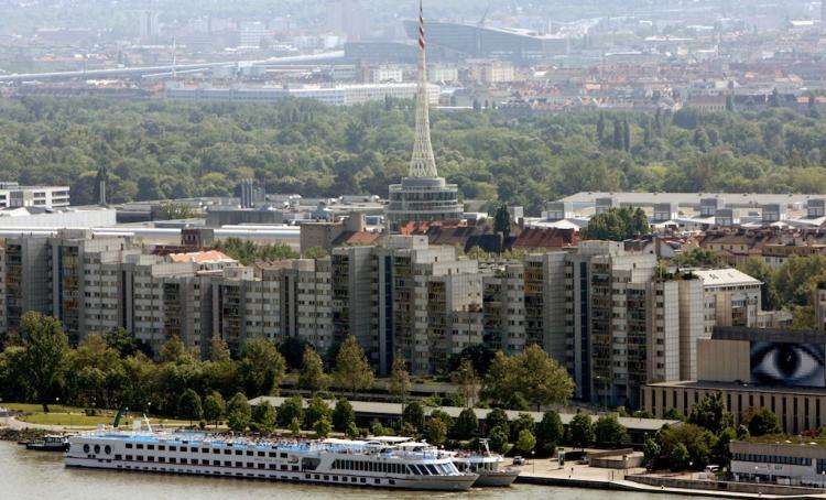 <a><img class="size-medium wp-image-1819416" title="FINE PLACE: A view of the Messe exhibition and conference centre in Vienna. A Mercer survey ranked Vienna as the world's finest city. (Joe Klamar/Getty Images)" src="https://www.theepochtimes.com/assets/uploads/2015/09/Viena57590737.jpg" alt="FINE PLACE: A view of the Messe exhibition and conference centre in Vienna. A Mercer survey ranked Vienna as the world's finest city. (Joe Klamar/Getty Images)" width="320"/></a>