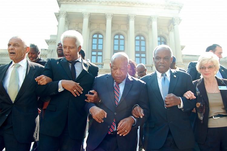 <a><img class="size-large wp-image-1781446" src="https://www.theepochtimes.com/assets/uploads/2015/09/VivianJohnsonLewisScottPoythress.jpg" alt="" width="590" height="392"/></a>