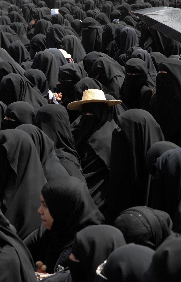<a><img class="size-large wp-image-1772415" title="Yemeni women take part in a rally to mark International Women's Day in Sanaa on March 8, 2008. The treatment of women in Yemen, particularly domestic abuse, has driven many women in the country to murder their husbands. (Khaled Fazaa/AFP/Getty Images)" src="https://www.theepochtimes.com/assets/uploads/2015/09/Yemen_801692671.jpg" alt="Yemeni women take part in a rally to mark International Women's Day in Sanaa on March 8, 2008. The treatment of women in Yemen, particularly domestic abuse, has driven many women in the country to murder their husbands. (Khaled Fazaa/AFP/Getty Images)" width="379" height="590"/></a>