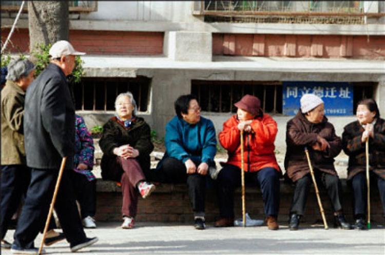 <a><img src="https://www.theepochtimes.com/assets/uploads/2015/09/aging+china+one+child.jpg" alt="The number of seniors is climbing in China. A young couple born in the 80s are the sole caregivers of four aging parents. (Getty Images)" title="The number of seniors is climbing in China. A young couple born in the 80s are the sole caregivers of four aging parents. (Getty Images)" width="320" class="size-medium wp-image-1815813"/></a>