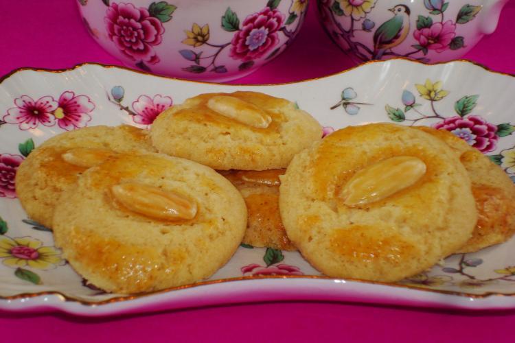 <a><img src="https://www.theepochtimes.com/assets/uploads/2015/09/almondcookie.jpg" alt="Delicious and flavourful almond tea cookies. (Sandra Shields/The Epoch Times)" title="Delicious and flavourful almond tea cookies. (Sandra Shields/The Epoch Times)" width="320" class="size-medium wp-image-1813677"/></a>