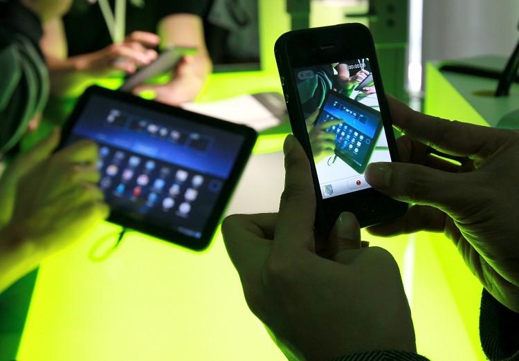 <a><img class="size-medium wp-image-1787790" title="Google Previews New Android 3.0 "Honeycomb" Operating System" src="https://www.theepochtimes.com/assets/uploads/2015/09/android_108747246.jpg" alt="Oracle-Google Android" width="350" height="243"/></a>