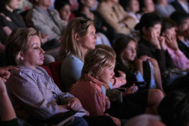 <a><img class="size-medium wp-image-1833626" title=" (Taili Sun/The Epoch Times)" src="https://www.theepochtimes.com/assets/uploads/2015/09/audiencetaili_sun.jpg" alt=" (Taili Sun/The Epoch Times)" width="320"/></a>