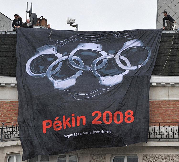 <a><img src="https://www.theepochtimes.com/assets/uploads/2015/09/banner81631067.jpg" alt="Reporters Without Borders, call for boycott of the 2008 Olympic Games in Beijing. (Dominique Faget/AFP/Getty Images)" title="Reporters Without Borders, call for boycott of the 2008 Olympic Games in Beijing. (Dominique Faget/AFP/Getty Images)" width="320" class="size-medium wp-image-1834527"/></a>