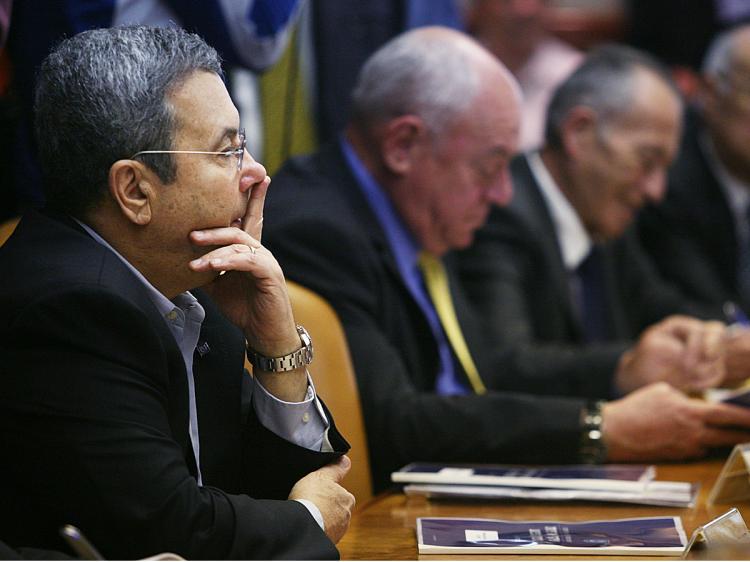 <a><img src="https://www.theepochtimes.com/assets/uploads/2015/09/barabas85551024.jpg" alt="Israeli Defence Minister Ehud Barak attends the weekly cabinet meeting on March 22, 2009 in Jerusalem, Israel.    (Uriel Sinai/Getty Images)" title="Israeli Defence Minister Ehud Barak attends the weekly cabinet meeting on March 22, 2009 in Jerusalem, Israel.    (Uriel Sinai/Getty Images)" width="320" class="size-medium wp-image-1829333"/></a>